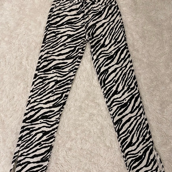 Lioness zebra print pants - Picture 2 of 4